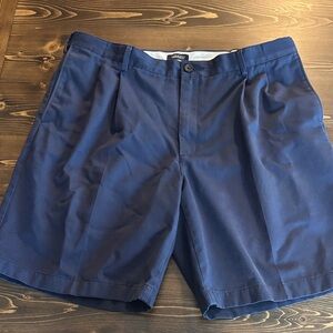Lands End Men's Pleated Shorts in Deep Blue